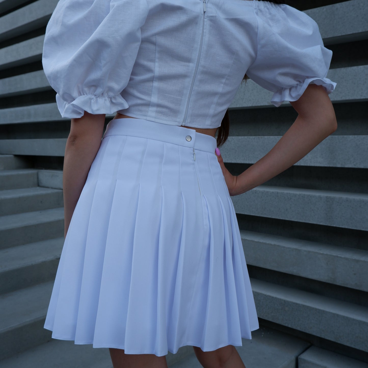 Klostuotas sijonas "White"