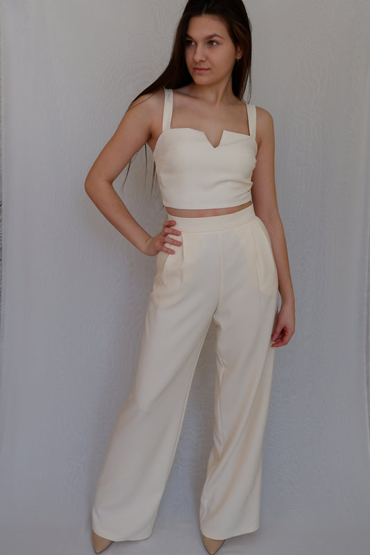 Komplektukas kelnės ir crop top'as